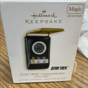 Hallmark  New 2006 Star Trek Communicator Ornament flip phone w/light/sound NIB